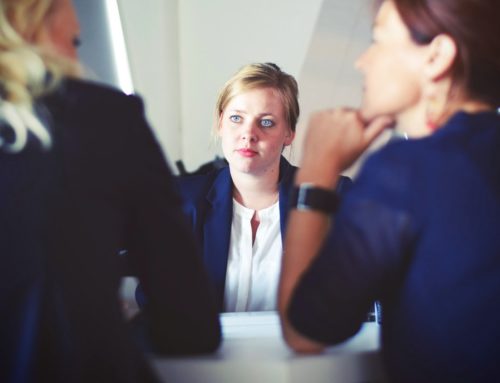 Como se comportar numa entevista de emprego